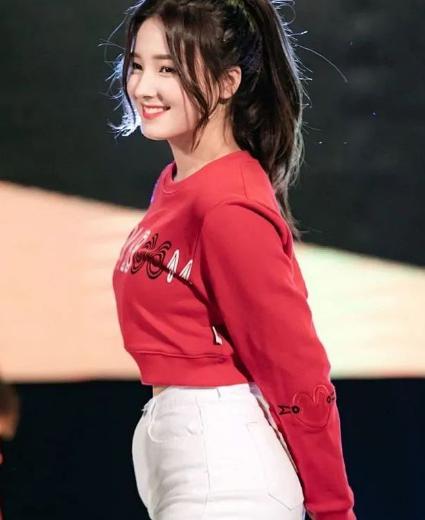 nancy:从大邱到全球舞台的独特魅力与商业价值 nancy,原名李承利,是