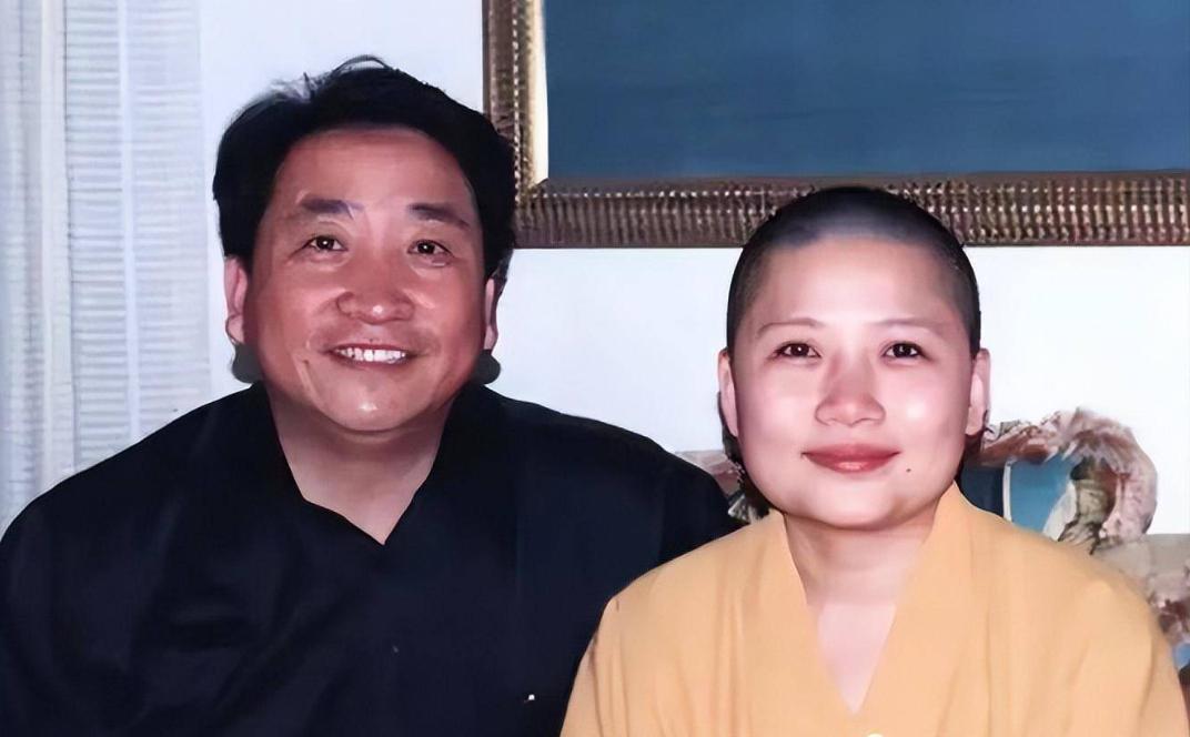 李娜:从歌坛巨星到寺庙的归宿 在25年前,李娜毅然决然地选择了出家