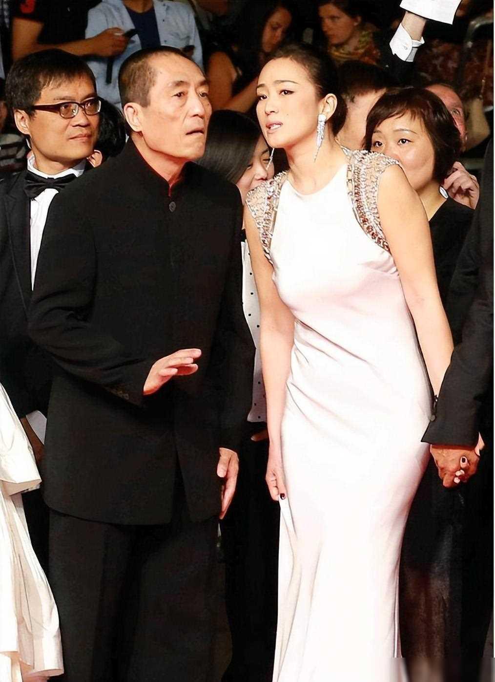 揭秘"京圈女神"的背后:人脉与智慧的交织 娱乐圈中,光芒四射的明星们