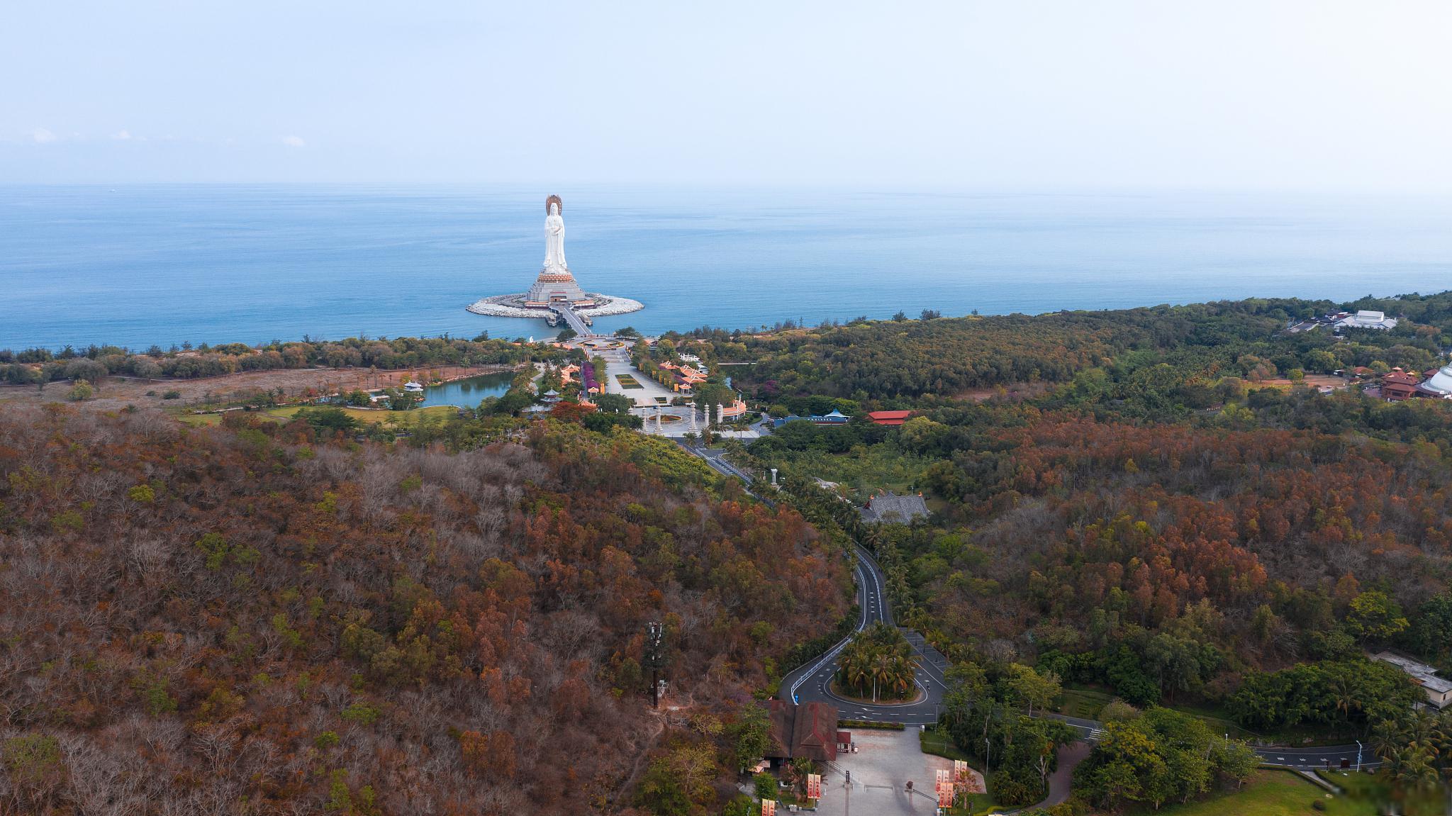 普陀山:浙江的"南海圣境" 普陀山,中国四大佛教名山之一,位于浙江省