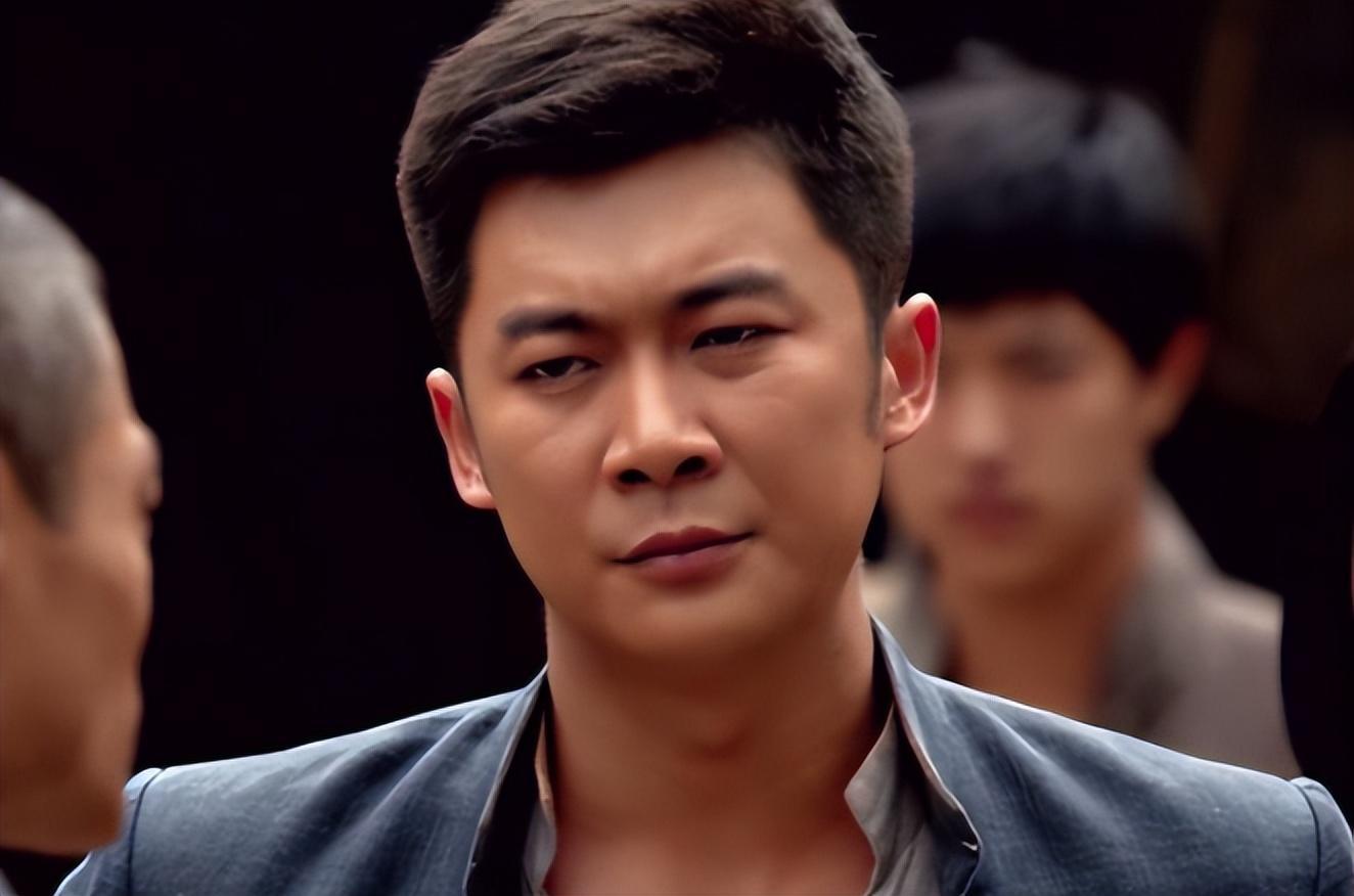 曹征:演艺圈的坚守者与逆袭者 曹征,这个名字或许你不太熟悉,但他的