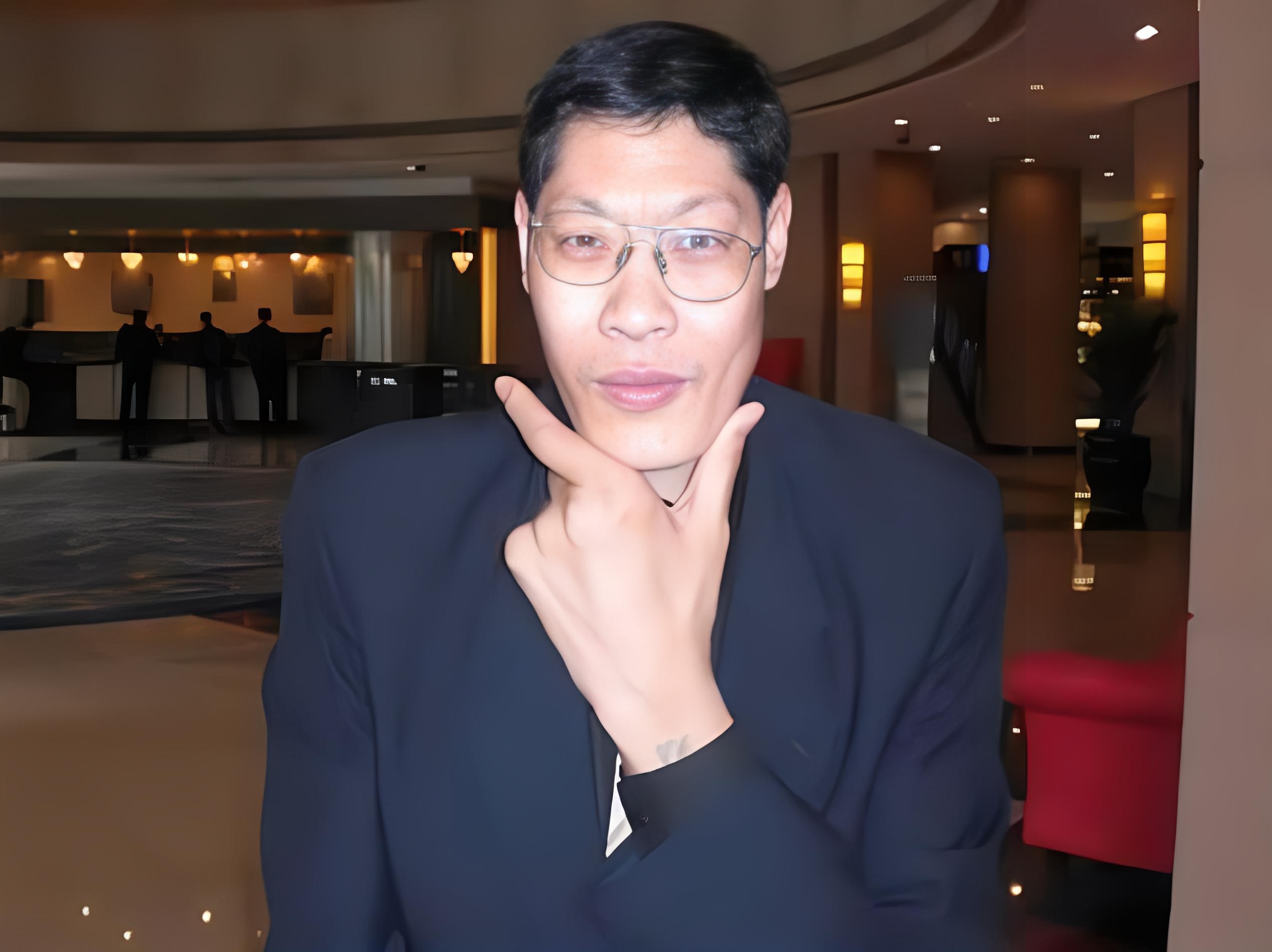 亚洲第一巨人张俊才:从保安到经理,身高的挑战与人生的辉煌 张俊才