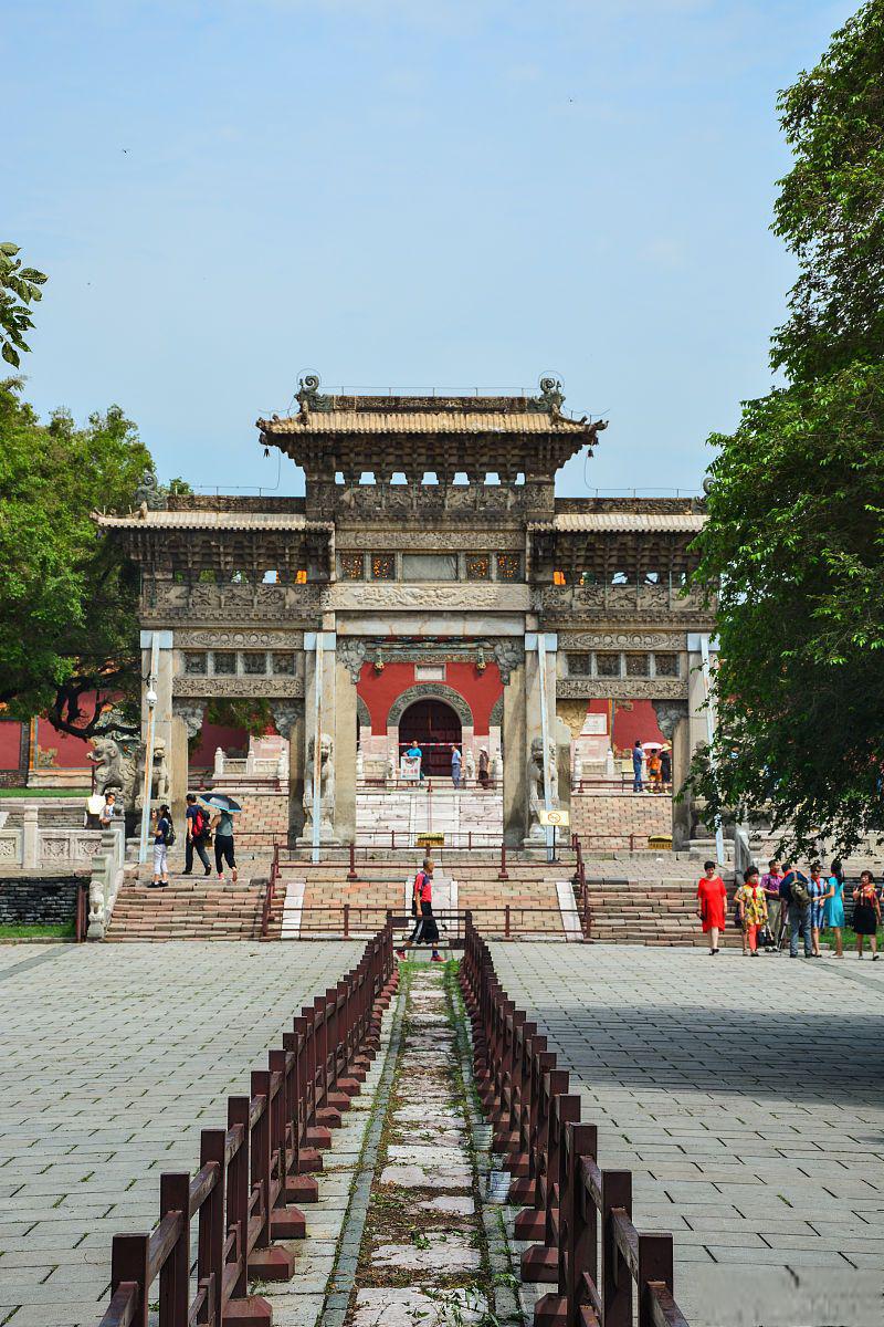 炎帝陵:神农之源,华夏之根 炎帝陵,位于湖南省株洲市炎陵县,是炎帝