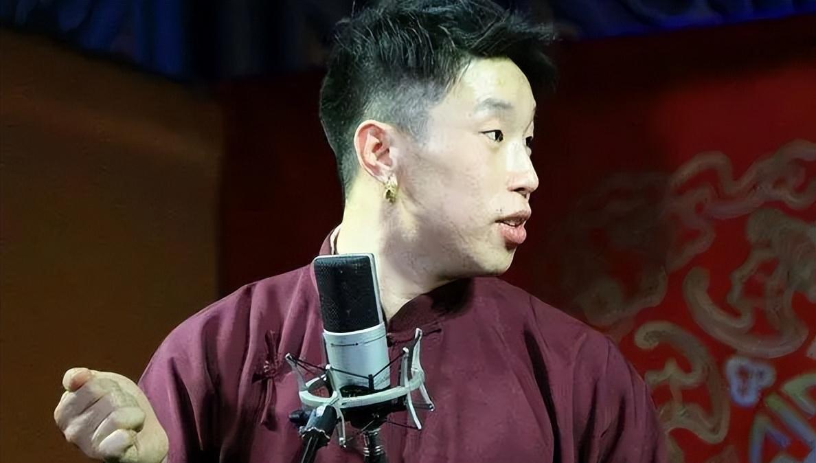 烧饼,德云社的一名相声演员,拥有一个充满个性的艺名.