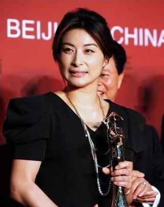 最近,香港旧时代四大家族之一的周家媳妇过生日,特邀世界冠军郭晶晶