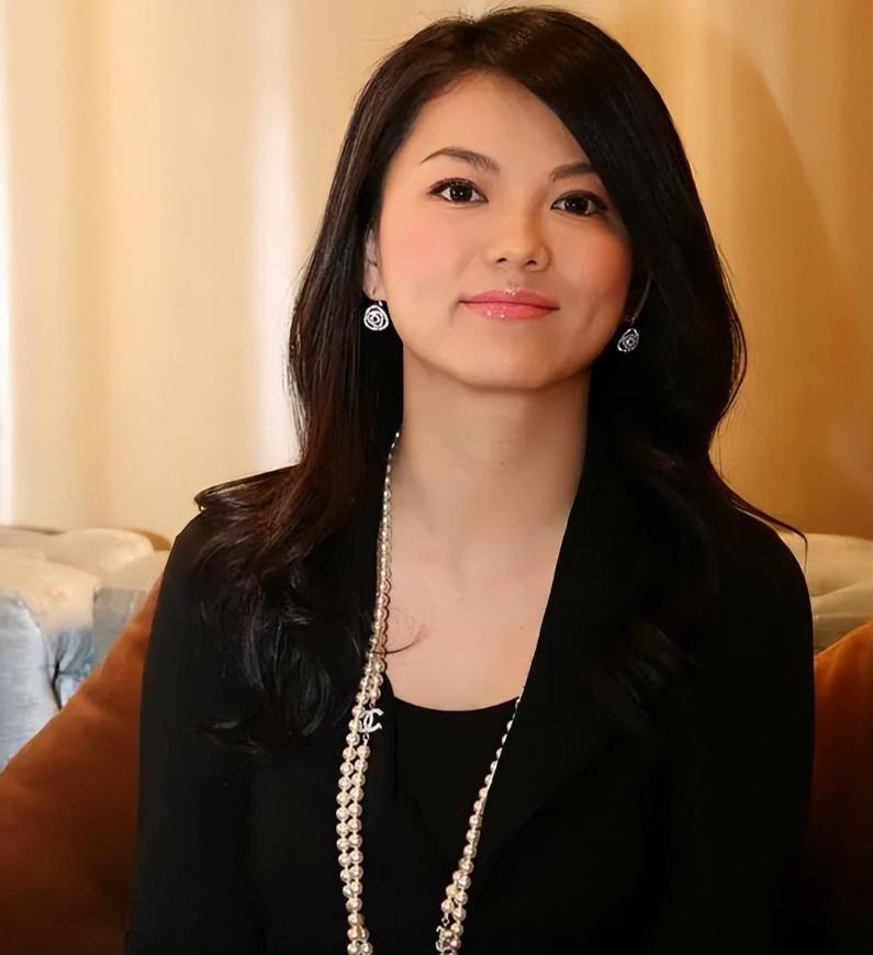 探讨背后的商业与情感 李湘与李维嘉这对昔日主持黄金搭档二十年后的