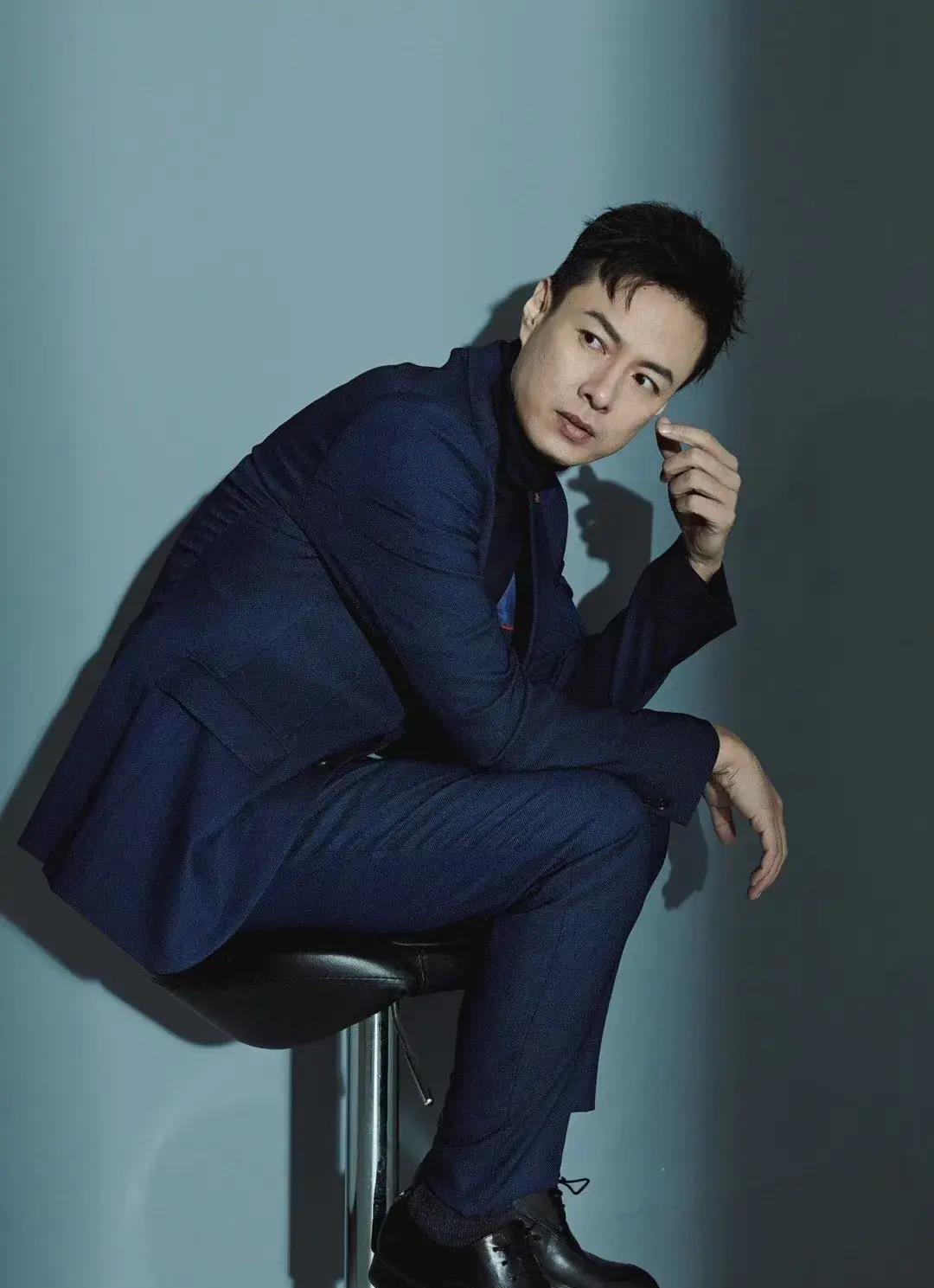 朱铁的幸福婚姻之路:娱乐圈中的爱情童话 朱铁,这个名字或许很多人不