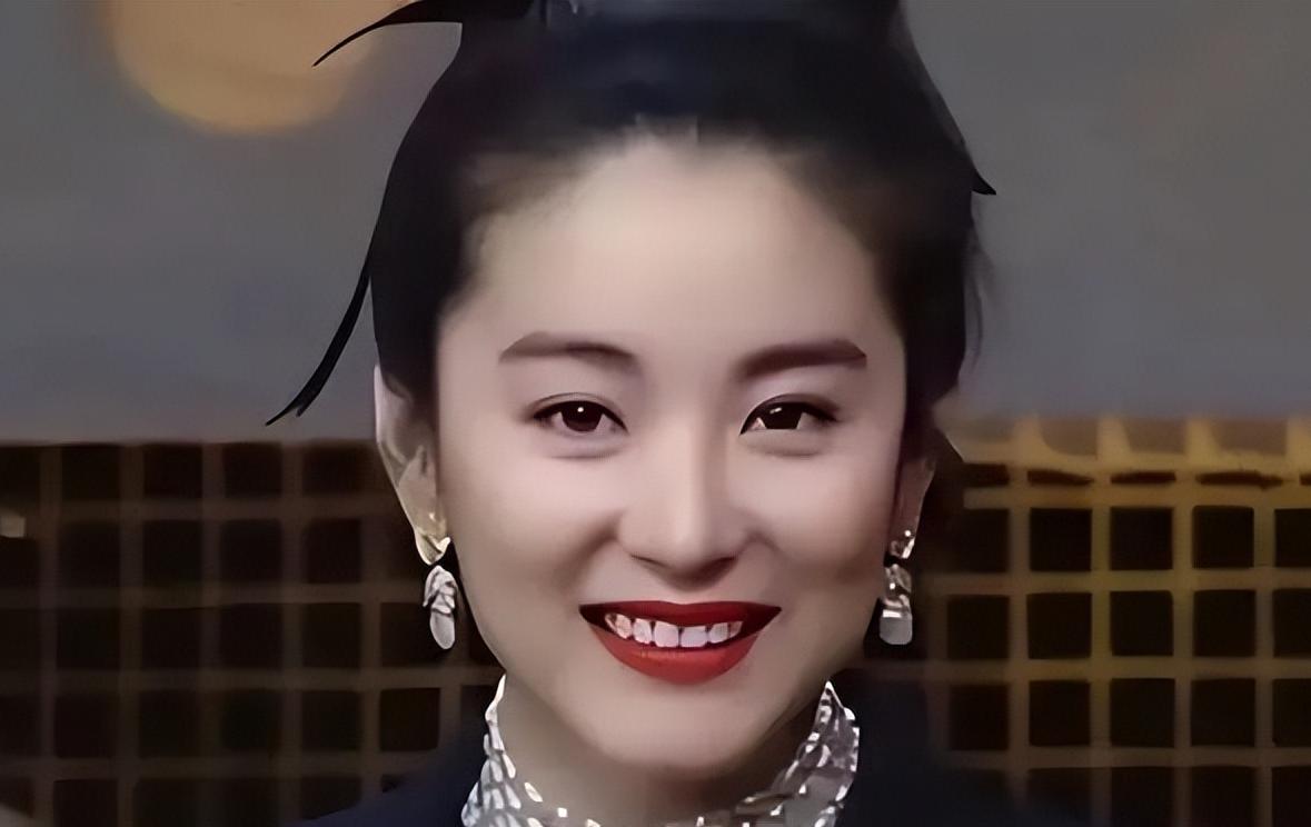 林莉:与明星妹妹林青霞的重逢之路 在1983年末,河南许昌内燃机厂幼儿