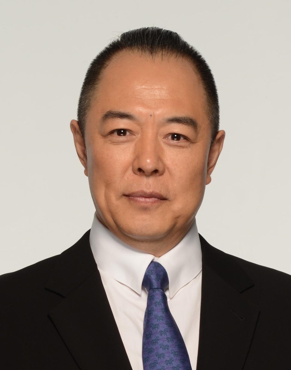 张铁林女儿张月亮:从甜美可爱到时髦前卫 张月亮从小备受瞩目,小时候