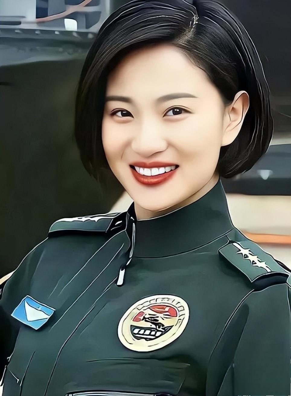 侯梦莎:人生不设边界 侯梦莎,曾被观众誉为"最美军花",她的职业生涯