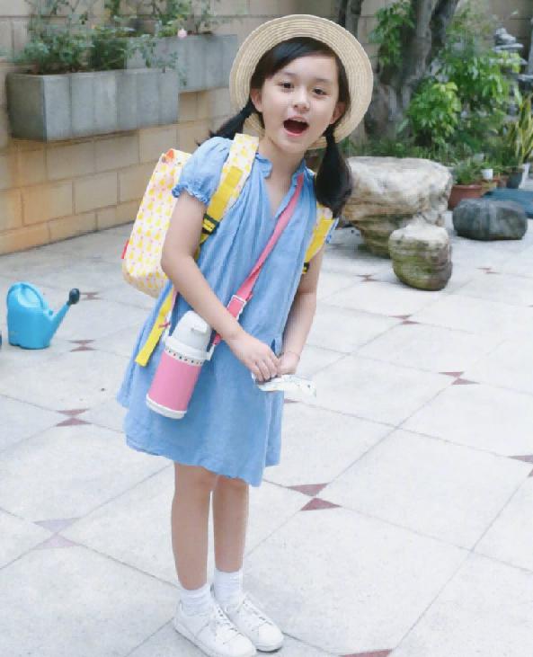 童星刘楚恬:从2岁成名到学霸之路的转型奥秘 刘楚恬,这个名字对于许多