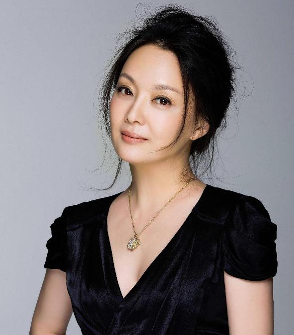 于慧:事业与家庭的完美结合 于慧是一位"三好演员",她不仅在事业上