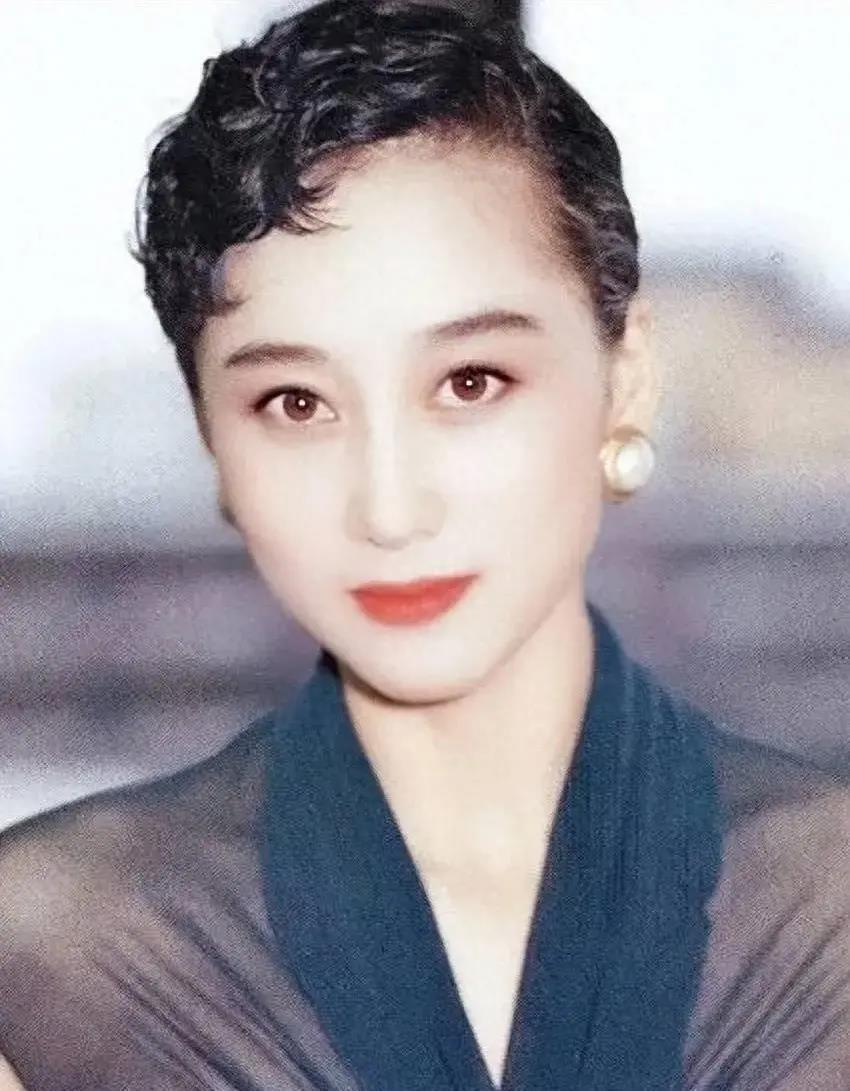 利智:超越百丑的美貌 利智的美貌超越了百丑,即使与