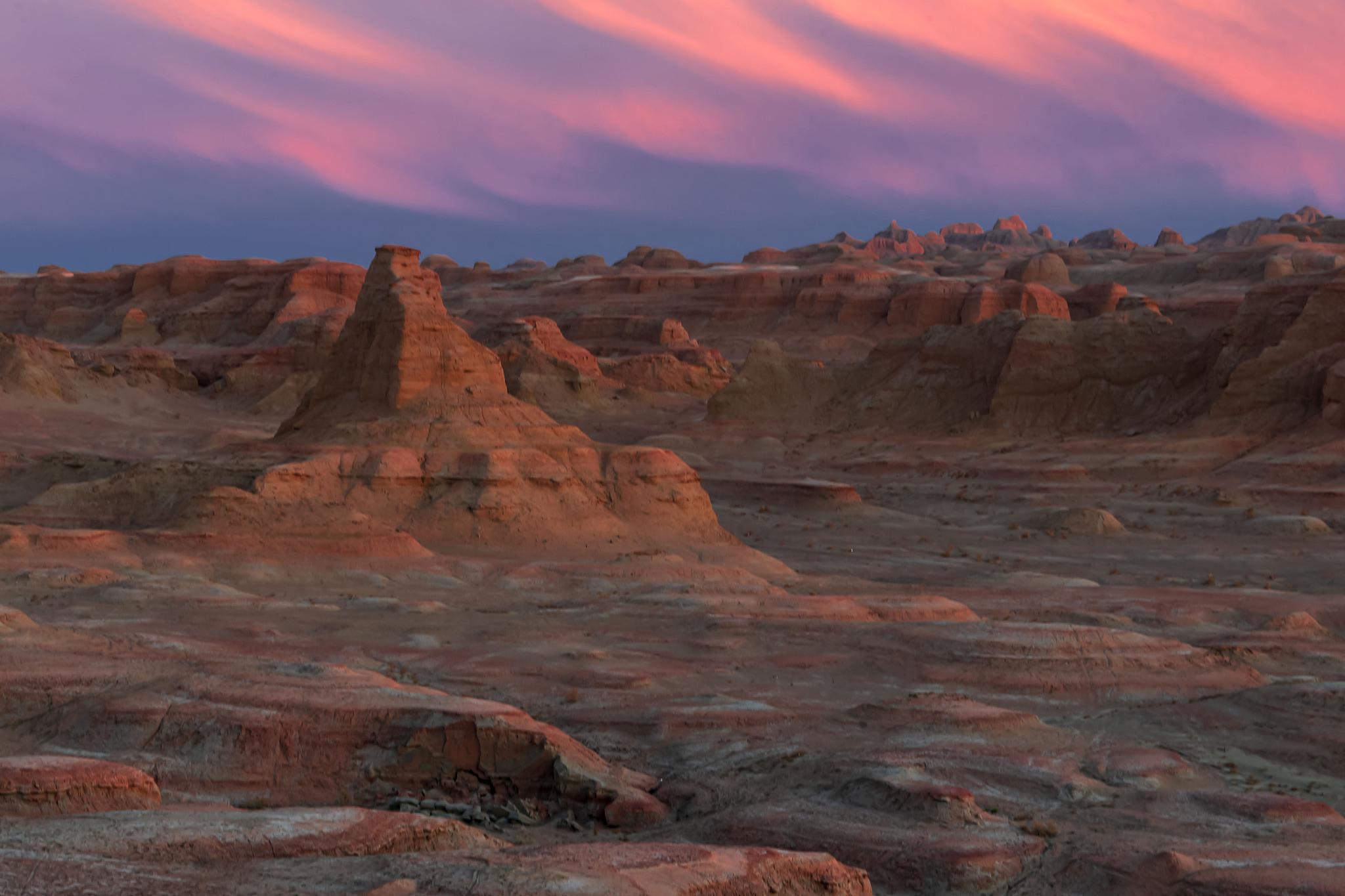 探秘新疆奇景,揭开魔鬼城的神秘面纱!