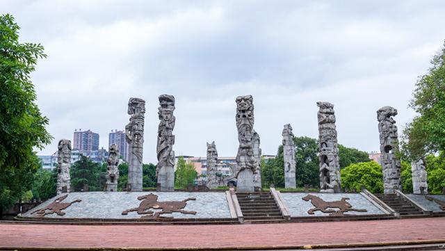 成都的吴哥窟 四川石雕公园是一座以石刻艺术为主题的公园,位于德阳市