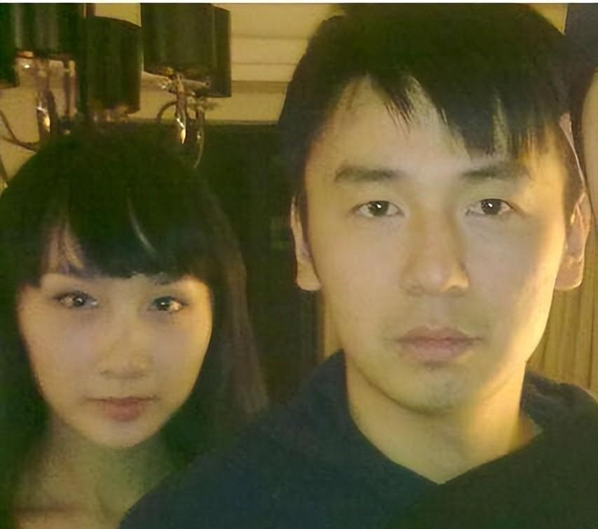 雷佳音:不辜负陪伴20年的妻子 雷佳音与妻子翟煦飞同窗共度青春,风雨