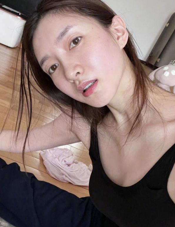 江疏影:素颜与自律的娱乐圈女神 江疏影在社交平台上大方晒出的健身照