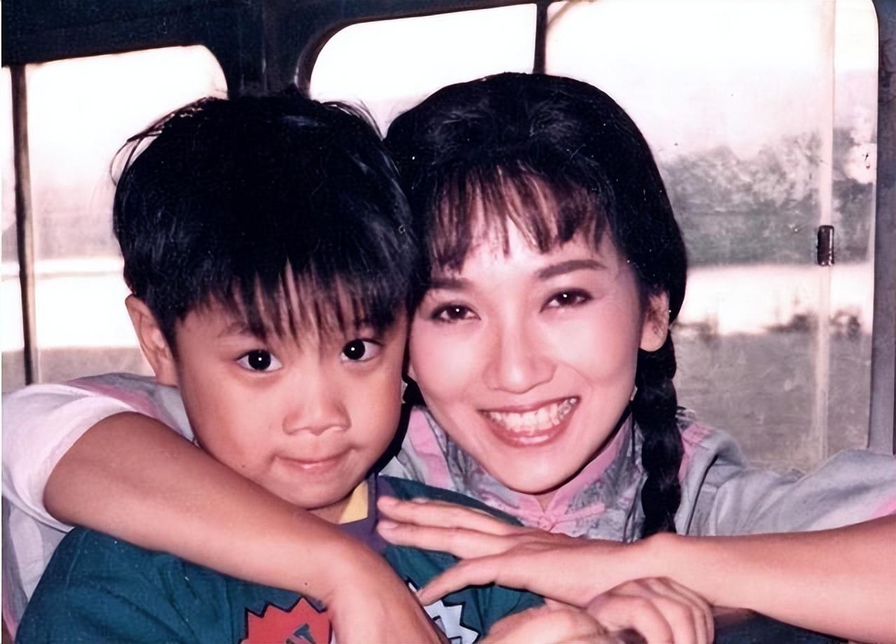 赵雅芝的三个儿子:娱乐圈之外的另一种传奇 赵雅芝,一个让无数观众