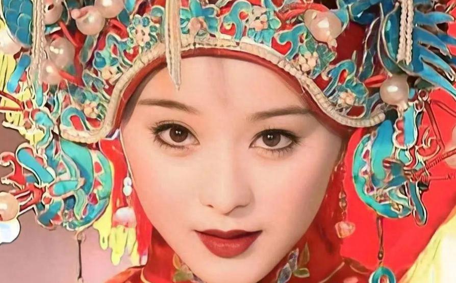 金锁和尔康的真实关系 金锁和紫薇从小一起长大,名义上是主仆,实际上