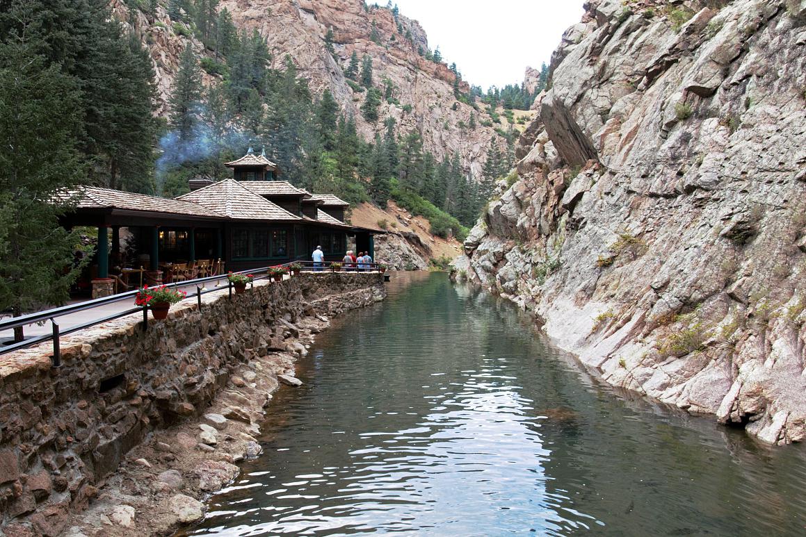 野三坡百里峡:自然与文化的完美融合 位于涞水县的野三坡百里峡,不仅