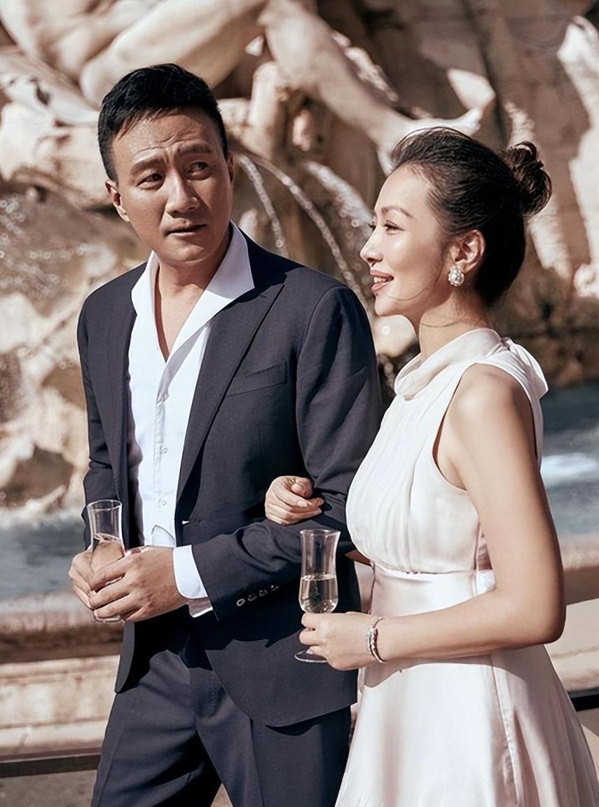 卢芳与胡军:25年婚姻生活的艺术与商业共赢 卢芳,这个名字可能对许多