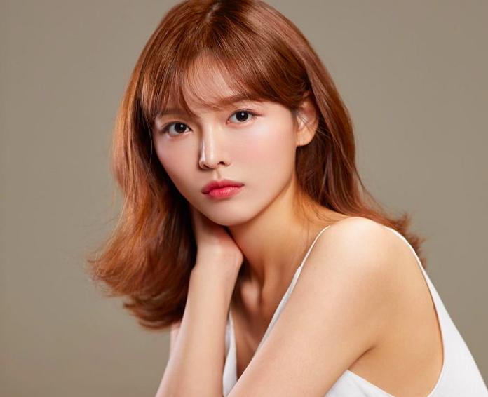 金裕贞:从国民妹妹到初恋系女神的逆袭之路 金裕贞,一个在韩国娱乐圈