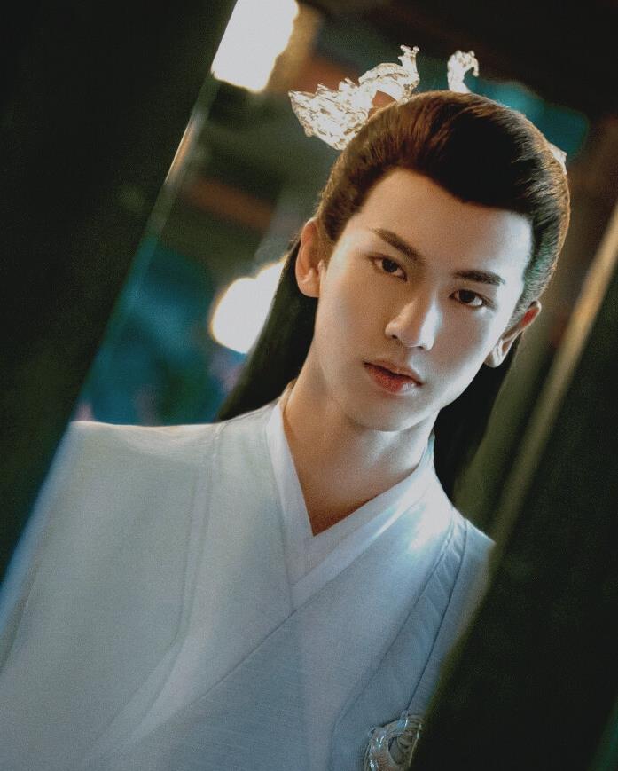 张凌赫:待爆咖的糊涂之路 张凌赫今年播映了三部电视剧,但演技未能