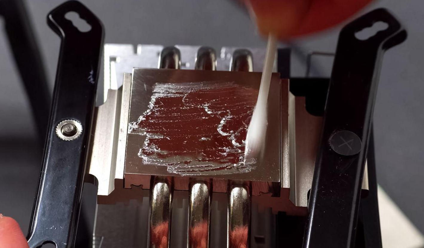 液金散热技术:笔记本的清凉守护者,但使用需谨慎 在追求极致性能的