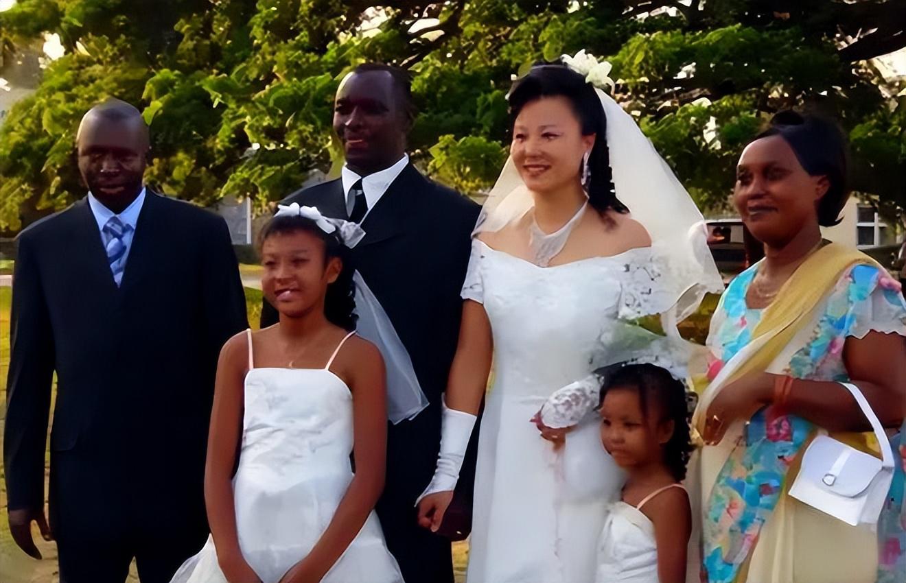 努力考上了清华大学,但是在学校里遇到了一个来自乌干达的留学生苏玛