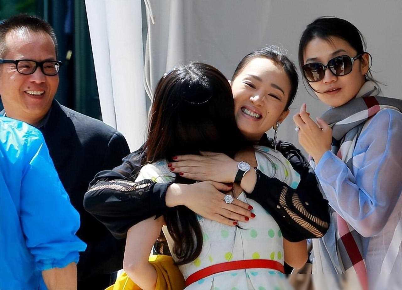 从家庭阴影中走出的成功导演 张末,张艺谋之女,经历了父母离异和巩俐