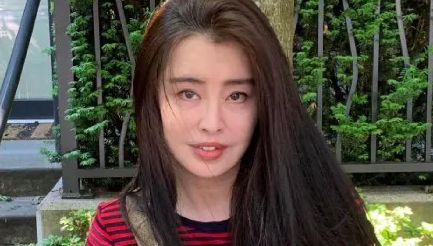 岁月无痕的女神 华语影坛的传奇女神王祖贤,以一组令人陶醉的素颜照