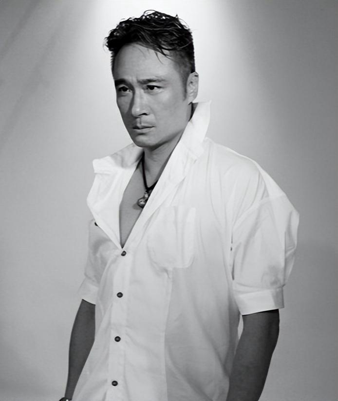 吴镇宇:娱乐圈的"尊严" 吴镇宇在一档节目中,针对那些眼高手低,没什么