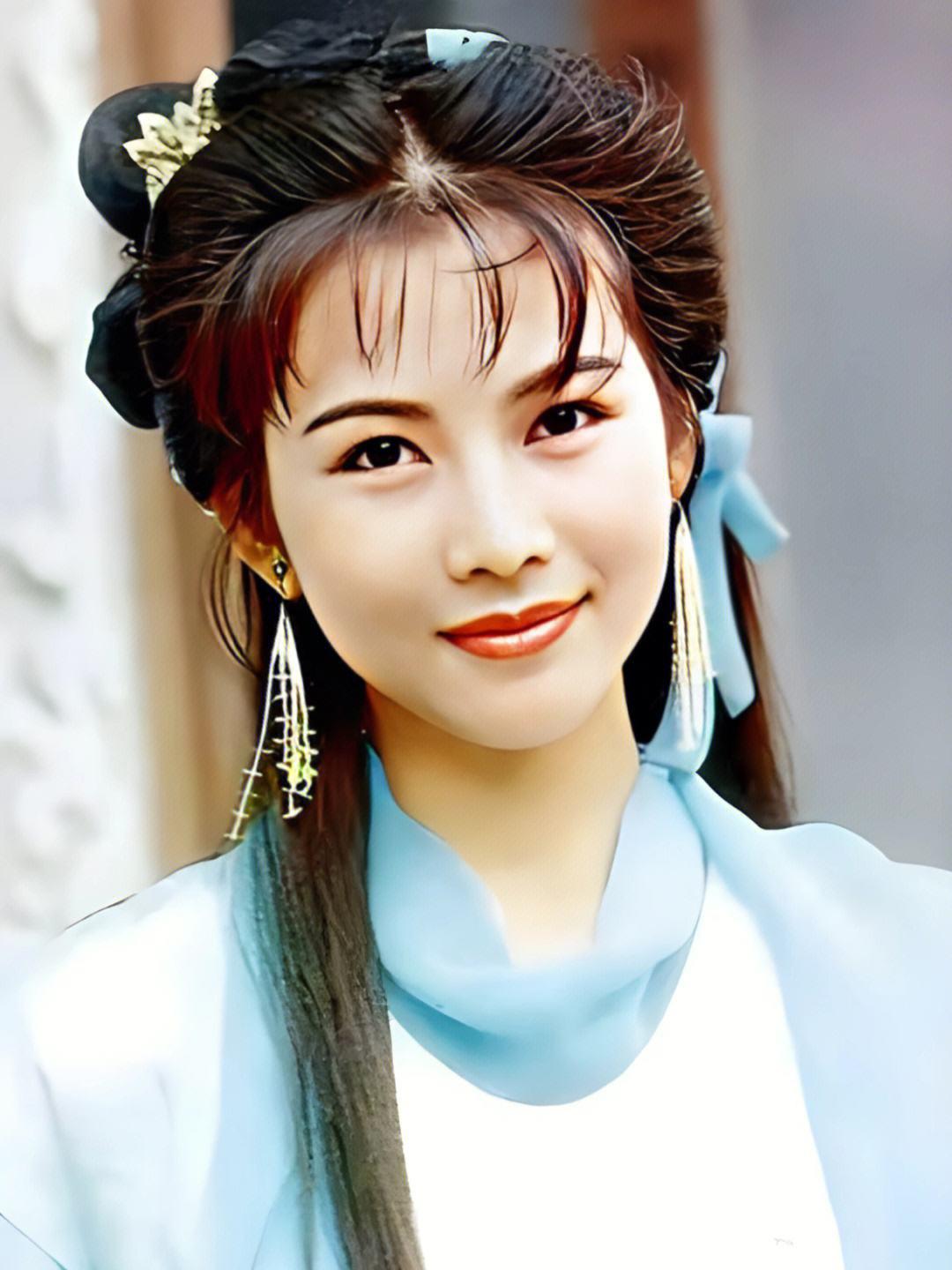 蔡少芬:从悲惨童年到娱乐圈巨星的逆袭之路 蔡少芬,一个在娱乐圈中