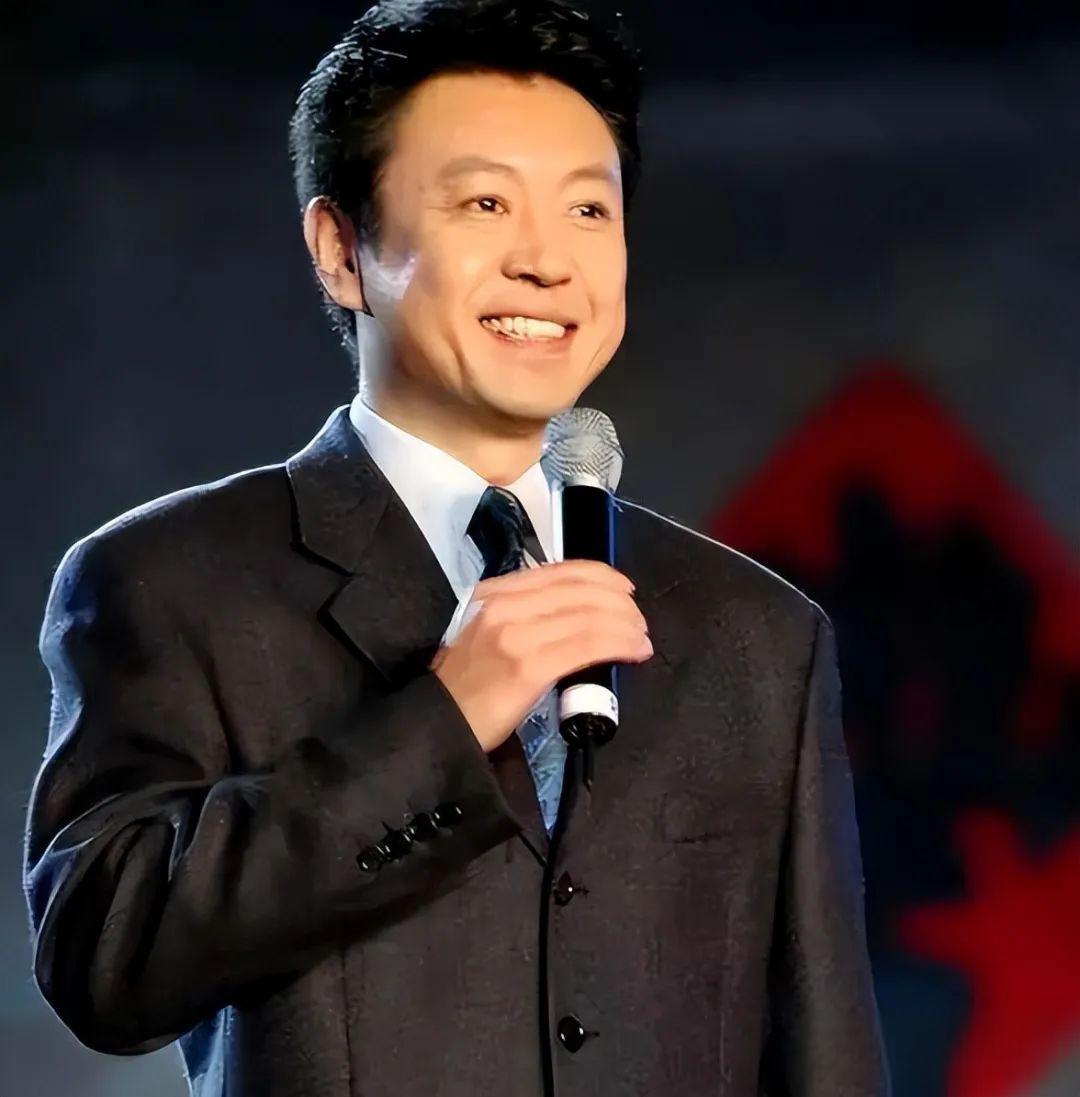 哈辉:气质卓绝的歌唱家 哈辉是一位气质卓绝的古典音乐演唱家,备受