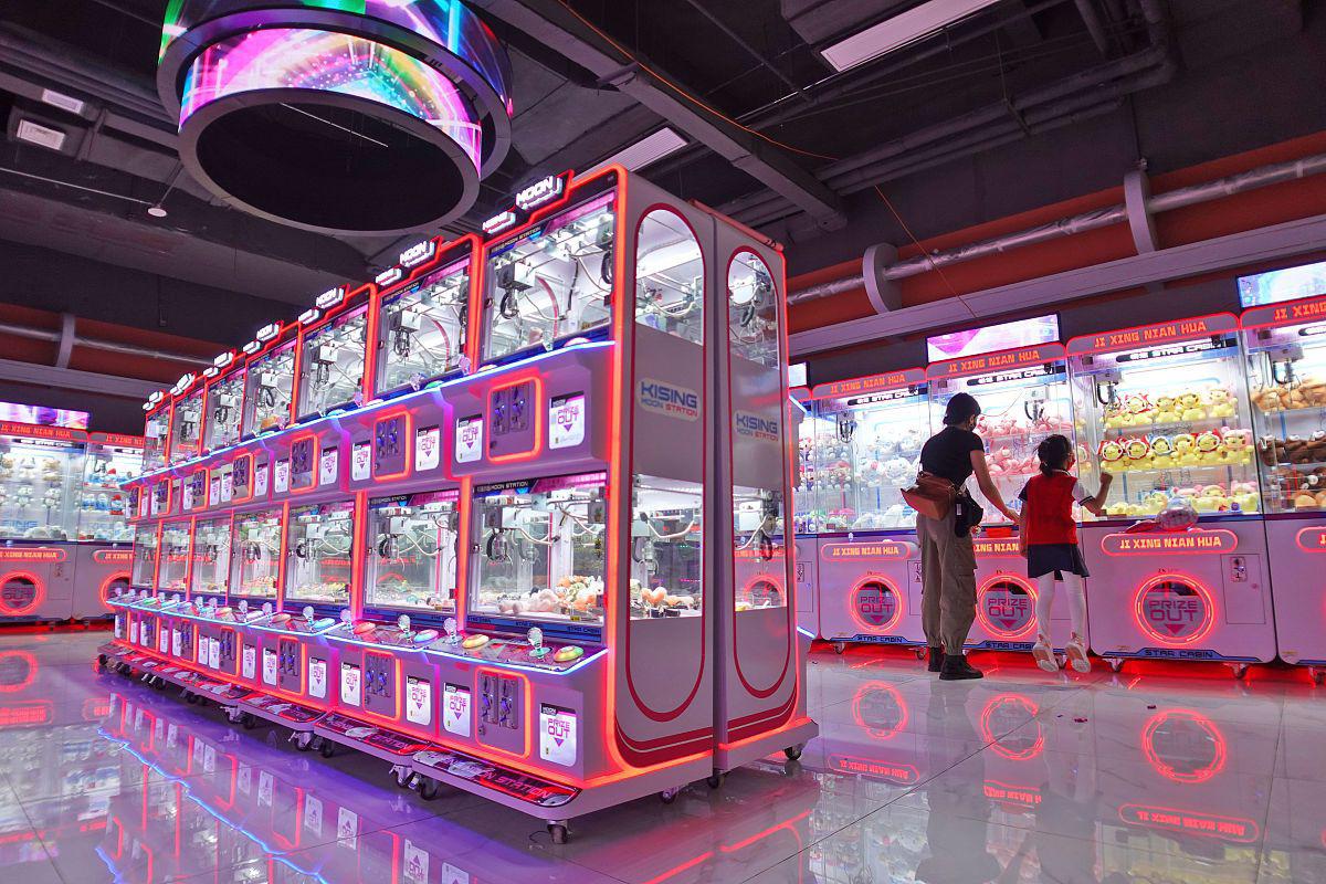 你是否曾对电玩城里难以掌控的抓娃娃机感到头疼?