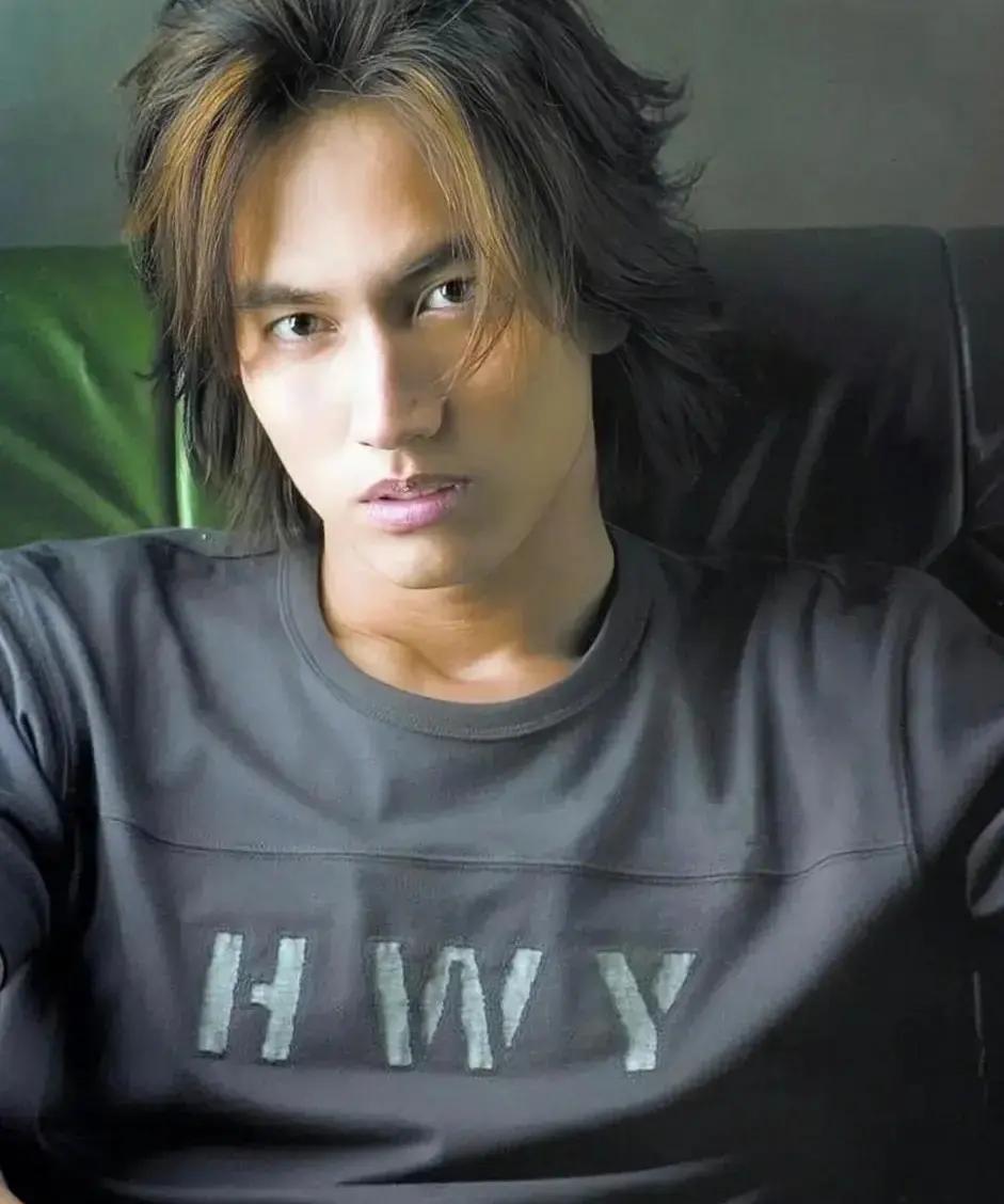 亚洲男神言承旭:岁月手下无针美 亚洲男神言承旭47岁了,他没有通过医