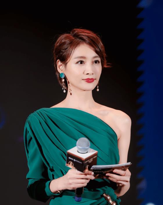 广东女主持赵荣:矮个子创造无限可能,事业家庭双丰收 赵荣,广东汕头