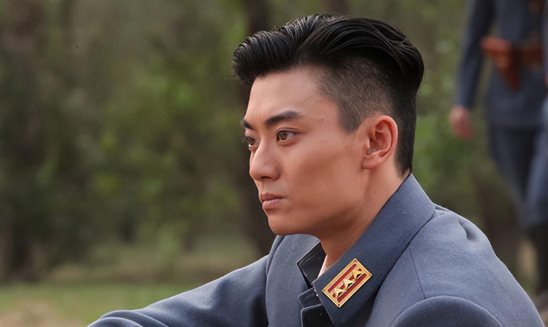 陈月末:从星二代到演技派的逆袭之路 在娱乐圈,星二代的光环往往是一