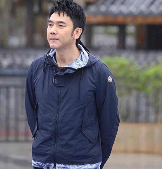 林依轮:从《爱情鸟》到亿万富翁的传奇人生 林依轮,这个名字或许对于