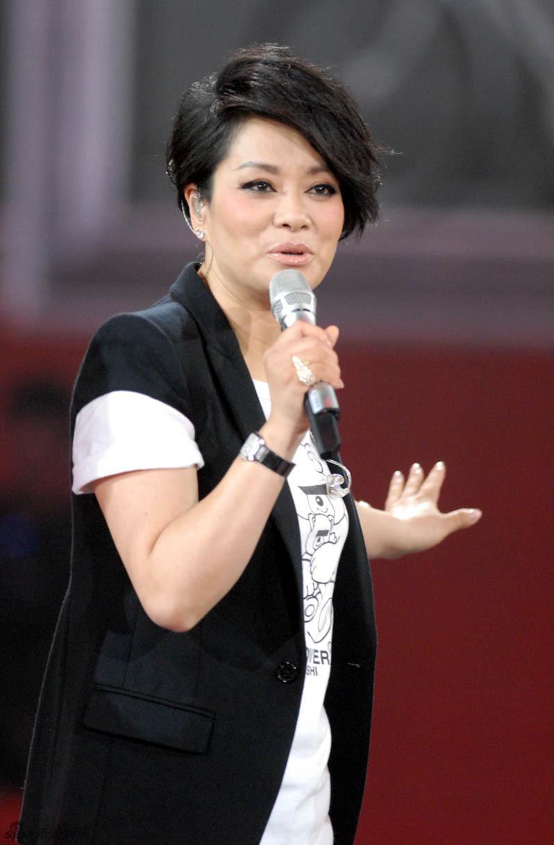 毛阿敏:从贫困到春晚,再到百亿遗产的传奇人生 毛阿敏的一生可以用"