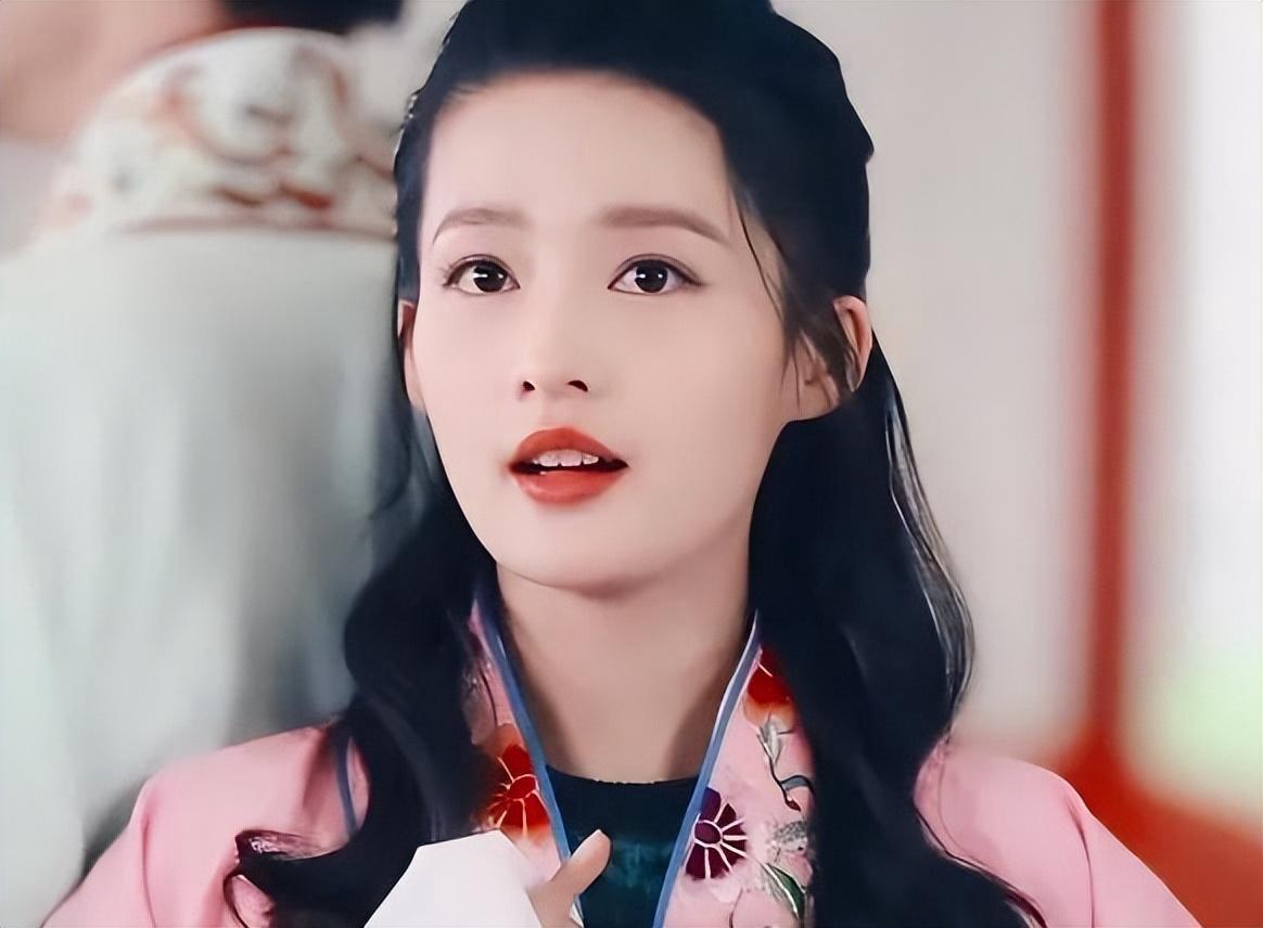 李沁:昆曲与娱乐圈的交织之路 李沁,一个在昆曲与娱乐圈之间游走的