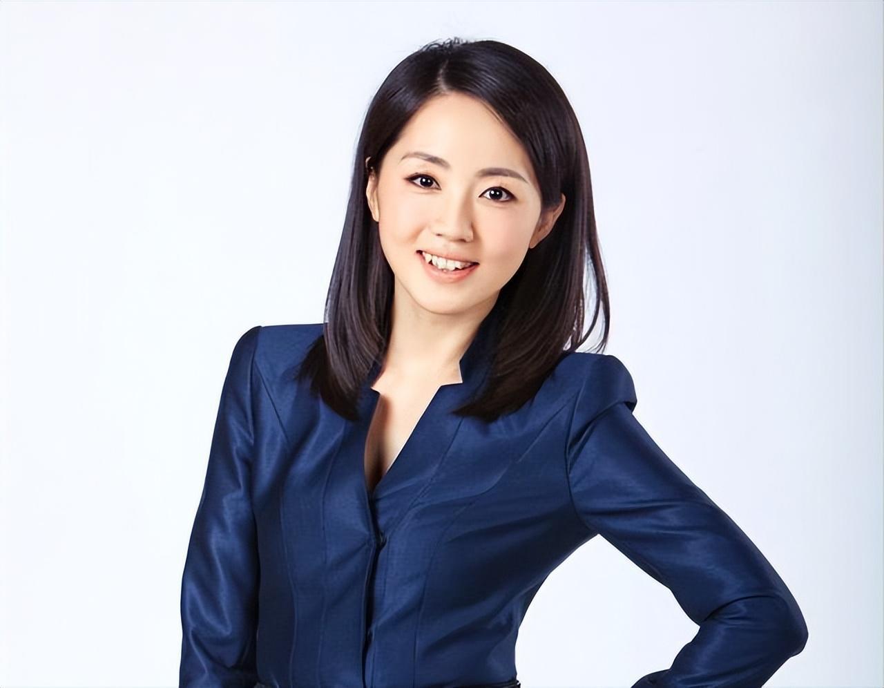 央视"气象姐"杨丹:事业与家庭的完美平衡 杨丹,这位央视的"气象姐",用