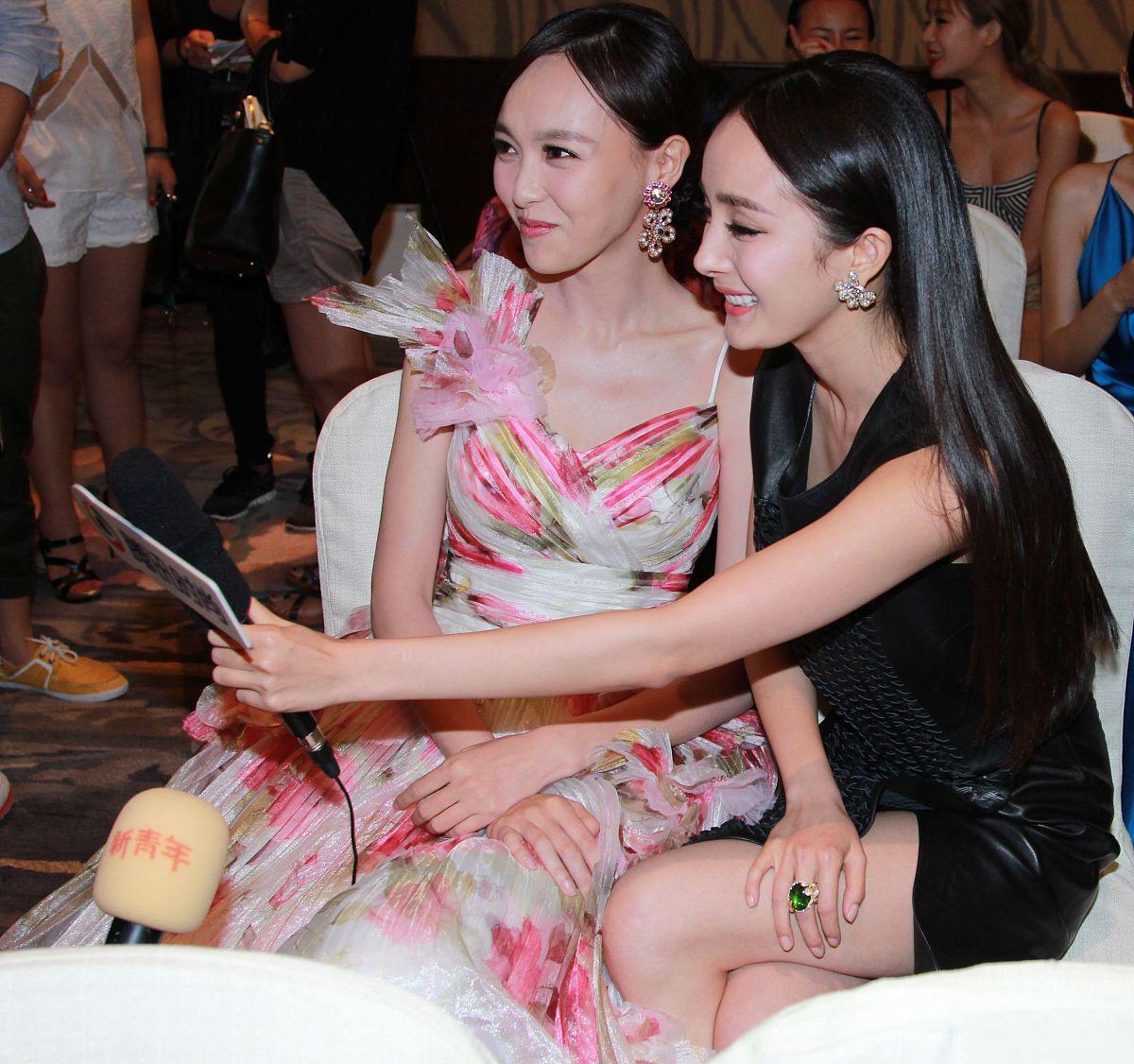 曾几何时,杨幂与唐嫣的闺蜜情深让人称羡.