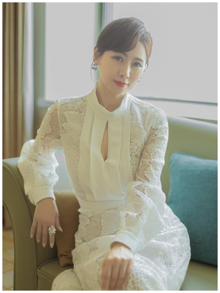 翁虹:岁月沉淀下的魅力女神,古天乐曾苦苦追求 翁虹,这个名字可能对