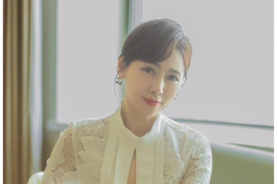 翁虹:岁月沉淀下的魅力女神,古天乐曾苦苦追求 翁虹,这个名字可能对