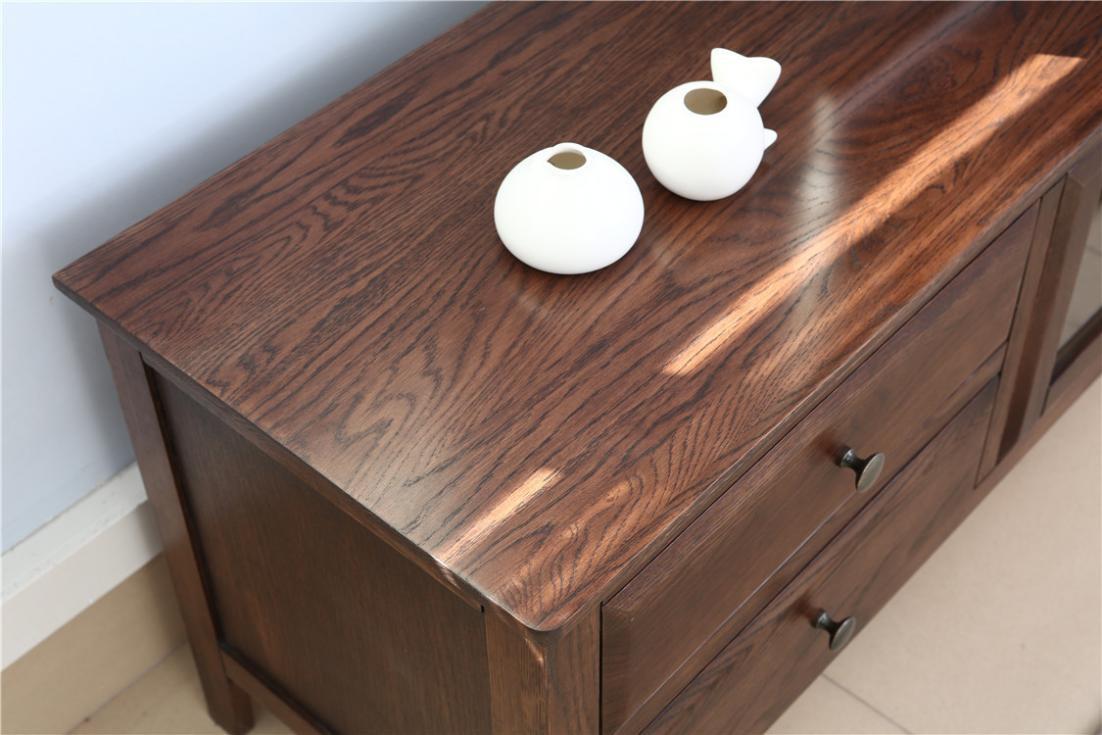 99独特的色泽和纹理 红橡木以其独特的色泽和纹理为家居环境增添了