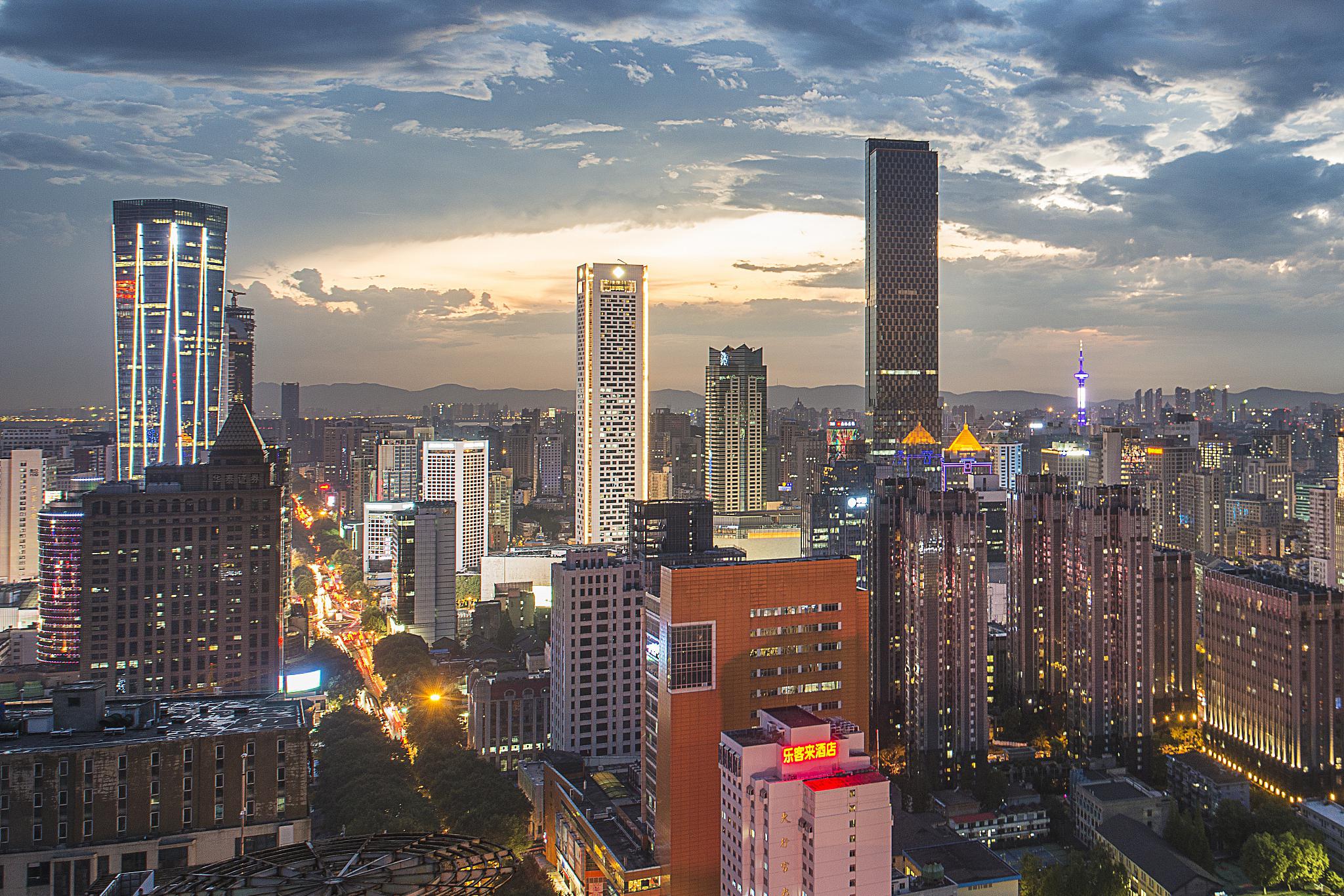 税收gdp社保只能一张报表 南京的软件业务收入企业规模小,但从业人数