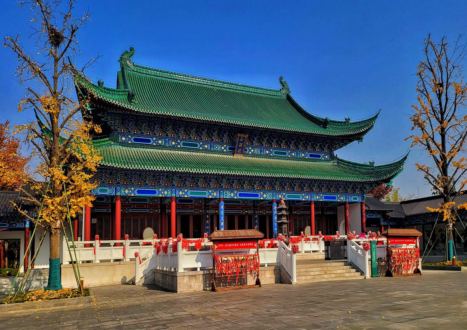 南京无想水镇,秋日浪漫之旅 深秋时分,我漫步在南京溧水无想水镇,这里