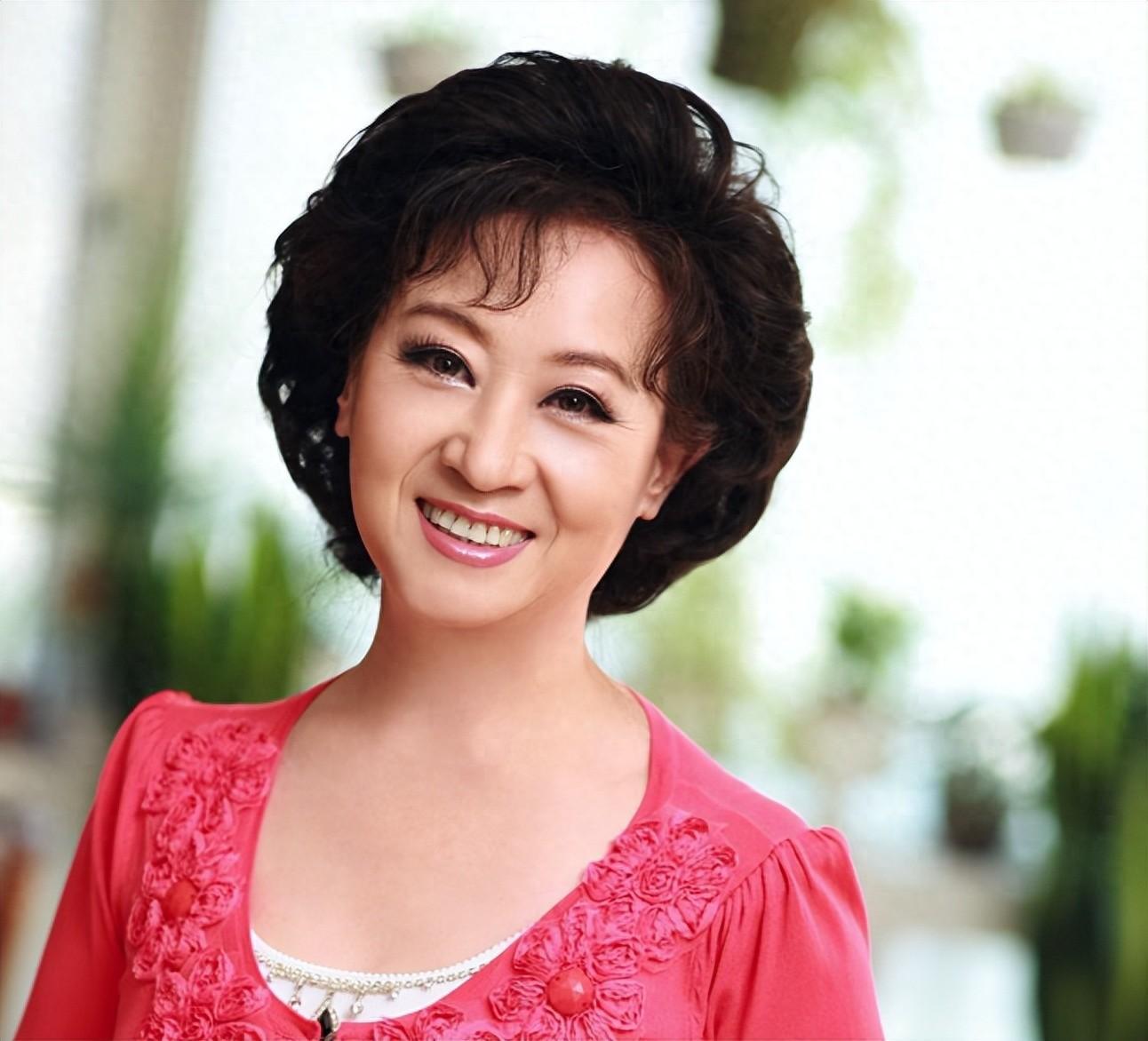 央视主持人张悦:最美姥姥 张悦,央视最美主持人,退休后成为最美姥姥.