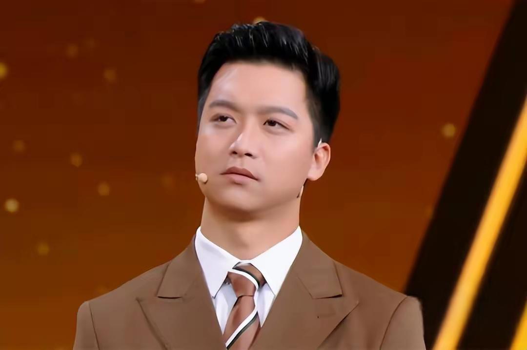 杨旭:央视主持人大赛冠军,才华与魅力的完美结合 杨旭是一个充满激情